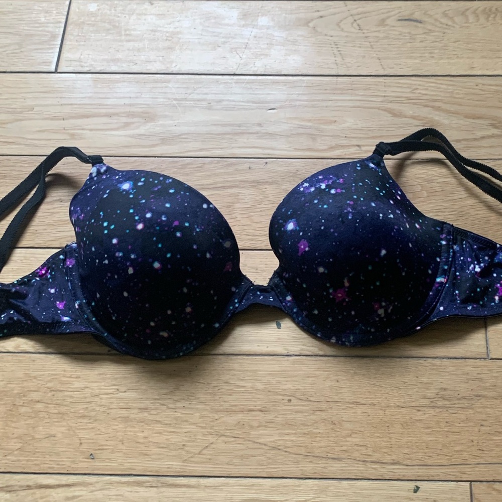 3/$30 VS Pink Bras Lightly Lined 32D